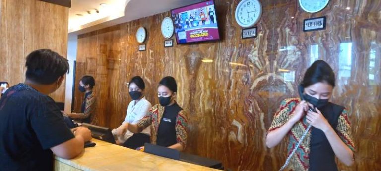 Menko Luhut Sebut Hotel Penuh, Tanda Kebangkitan Ekonomi
