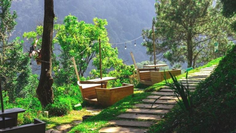 Liburan Akhir Pekan di Bandung, Coba Deh Mampir ke D’Pakar