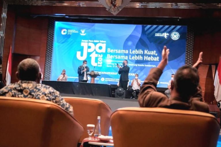 Kemenparekaf Beberkan Pencapaian 2021, Beli Kreatif Danau Toba (Part II)