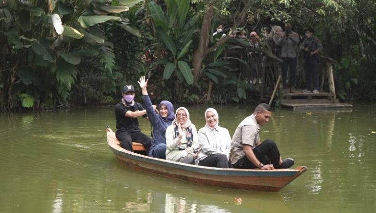 Sapu Lidi Lembang Tak Sekedar Menawarkan ‘Makan di Sawah’