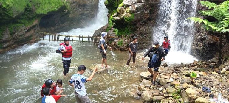 Sari Ater Kembangkan Wahana River Tubing Air Panas Alami, Ini Suasananya