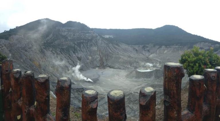 Gunung Tangkuban Perahu Terpantau Normal, Asap Kawah Mengecil