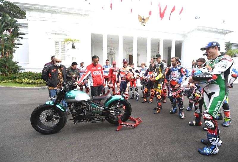 Jokowi Pamer Moge Dihadapan Pembalap MotoGP 2022, Ini Alasannya