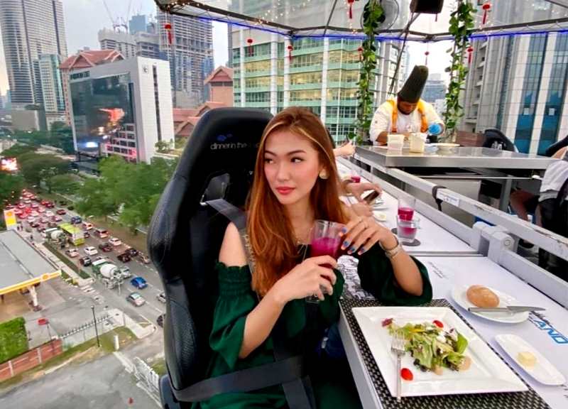 Lounge In The Sky Indonesia, Sensasi Makan Dari Ketinggian di Jakarta