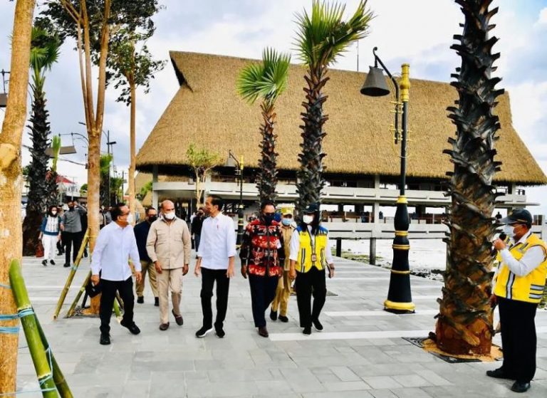 Presiden Jokowi Terkesan Dengan Pantai Kelapa Lima, Dimana itu?