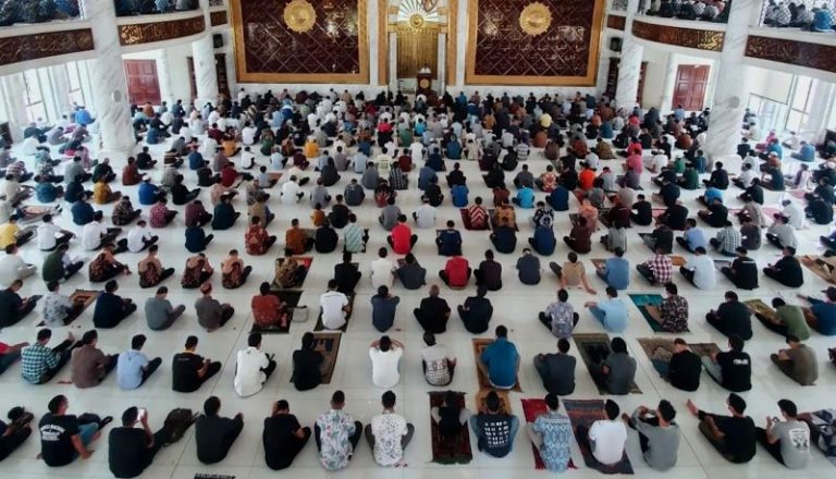 Travelers Ingin Tarawih di Masjid Trans Studio, Ini Jadwal Imam dan Khatib