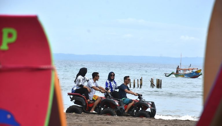 Pangandaran Masih Ramai, Jumlah Pengunjung Capai 600 Ribu Orang