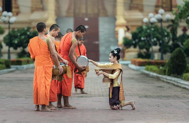 Ribuan Umat Buddha Rayakan Waisak dengan Arakan Api Suci di Borobudur