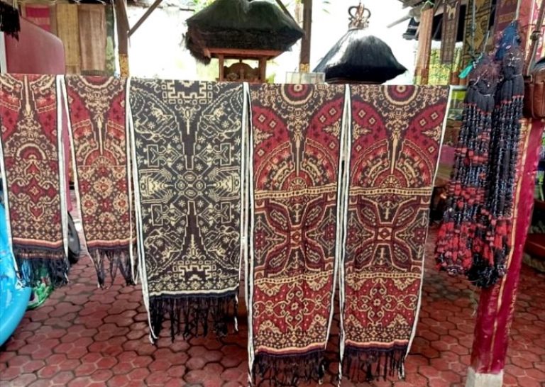 Kain Gringsing Khas Desa Wisata Tenganan Pesanan Kemenparekraf Siap Dibagikan