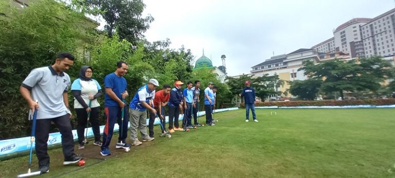 Guru Olahraga SMP Se-Kota Bandung Ikuti Pelatihan Pelatih Gateball