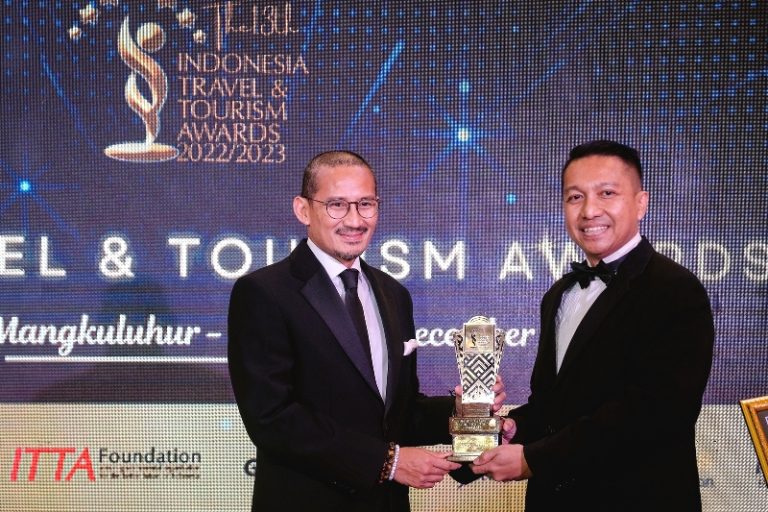 Sandiaga Uno Raih Penghargaan ‘Indonesia Man of The Match in Tourism 2022’