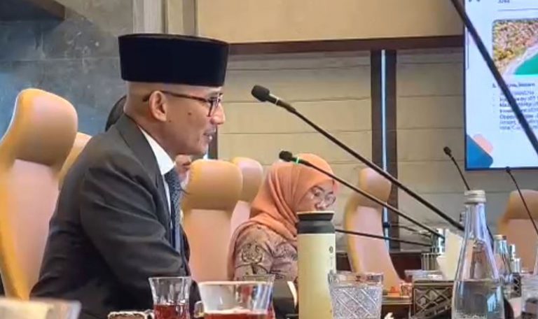 Kemenparekraf Ajak Qatar Airways Joint Marketing dalam Rute Penerbangan
