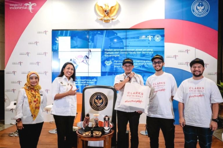 Kolaborasi Brand Lokal Nevertoolavish dengan Sepatu asal Inggris, Perkuat Budaya Urban