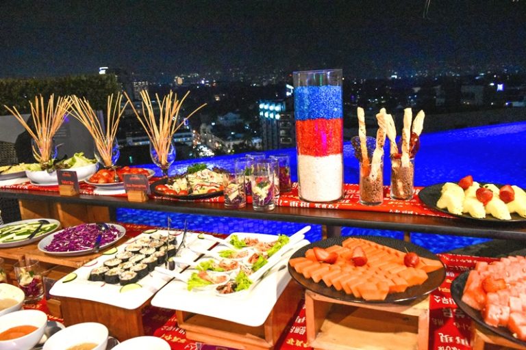 Pergantian Tahun di Mercure Bandung City Centre, Pilih Tema Turn Back Time