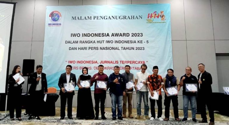 Sari Ater Terima Penghargaan IWO Indonesia Awards 2023
