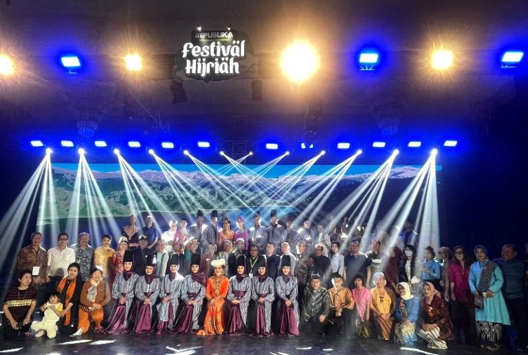 Penampilan Muslim Xinjiang Memukau Penonton Festival Hijriah