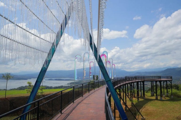 Eksotisme Waduk Jatigede dalam Balutan Taman Seribu Cahaya