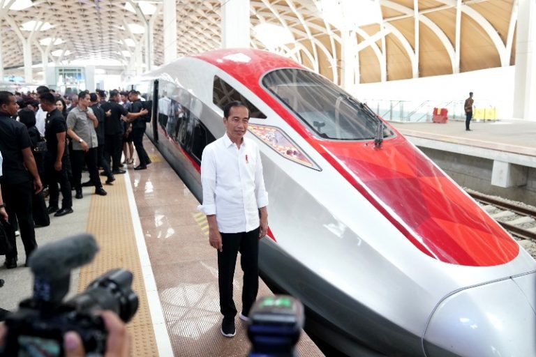 1.700 Penumpang Merasakan Kecepatan Uji Coba Kereta Cepat