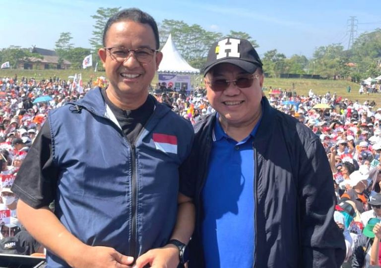 Anies Baswedan Hadiri Jalan Sehat di Stadion Si Jalak Harupat, Sekaligus Apel Siaga