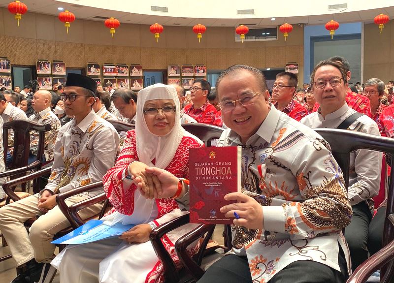 Dua Sosok Penulis Buku Masyarakat Tionghoa Hadir di Perayaan HUT ke-25 PSMTI
