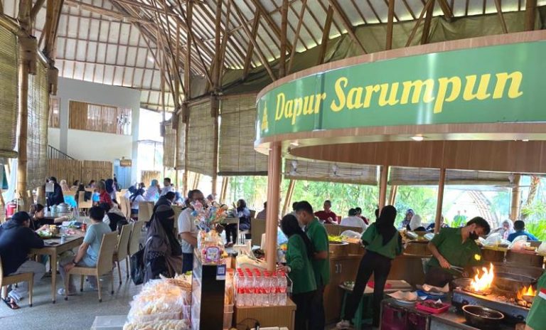 Rela Antre untuk Menikmati Makanan Khas Sunda di Dapur Sarumpun