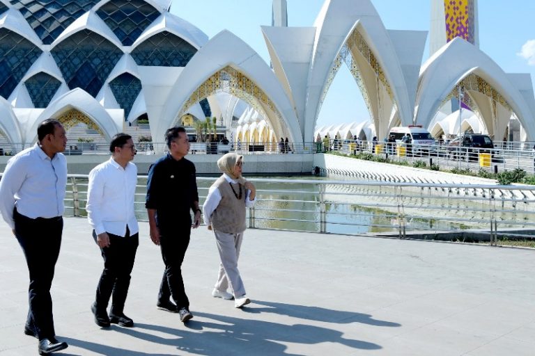 Sempurnakan Arsitektur Ridwan Kamil, Bey Bikin Pagar Pembatas di Masjid Raya Al Jabbar