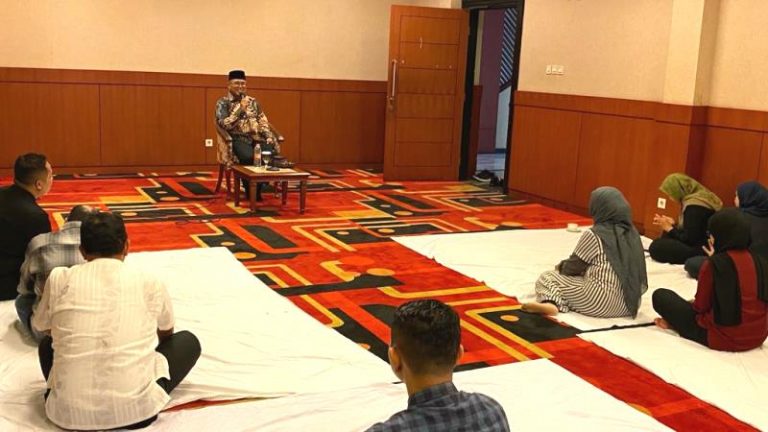 Keutamaan Shalawat di Pengajian Rutin Sari Ater Kamboti Hotel, Ini Kata Ustadz Komarudin