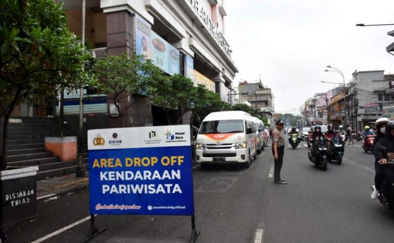 Penerbangan Komersial ke Bandara Husein Dibuka, Ini Sambutan Pasar Baru Trade Center