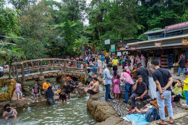 Liburan Tahun Baru 2024 di Sari Ater Masih Berlanjut, Curug Jodo tetap Favorit