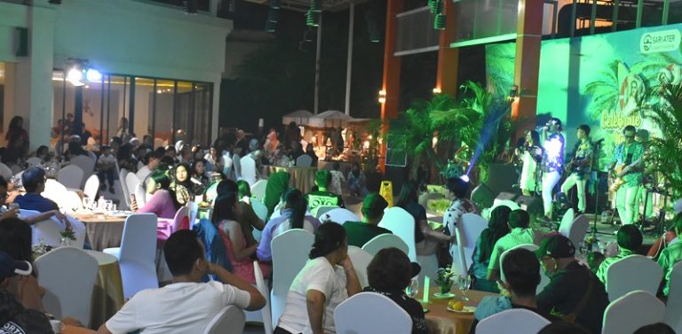 Kemeriahan ‘Hawaiian Beach Party’ di Sari Ater Kamboti Hotel Pada Malam Tahun Baru