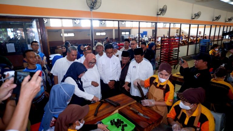 Mampir ke Pabrik Dodol ‘Picnic’, Ini Yang Disampaikan Capres 01