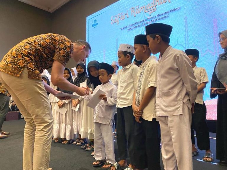 Hotel Hilton Bandung ‘Kerahkan’ Karyawan Back Office untuk Acara Safari Ramadhan PHRI