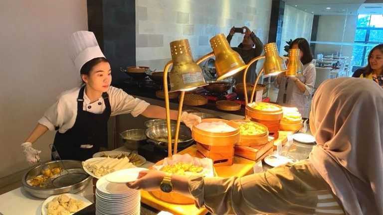 Prime Park Hotel Hadirkan Makanan Asia dan Timur Tengah untuk Iftar Ramadhan 2024