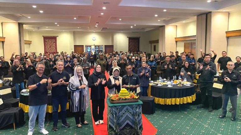 Perayaan HUT Sari Ater ke-50, Karyawan dan Direksi Berbaur dalam Kegiatan Outbond
