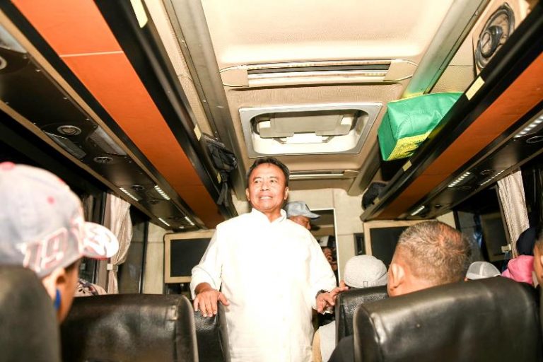 850 Orang Peserta Mudik Gratis 2024 Asal Bandung Dilepas Sekda Jabar Herman Suryatman