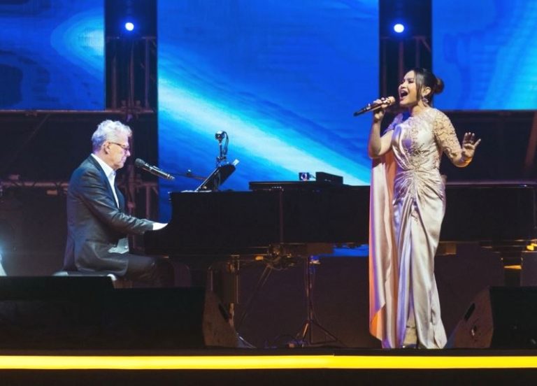 25 Tahun Bersinar, Film Dokumenter Diva Indonesia Rossa Segera Tayang