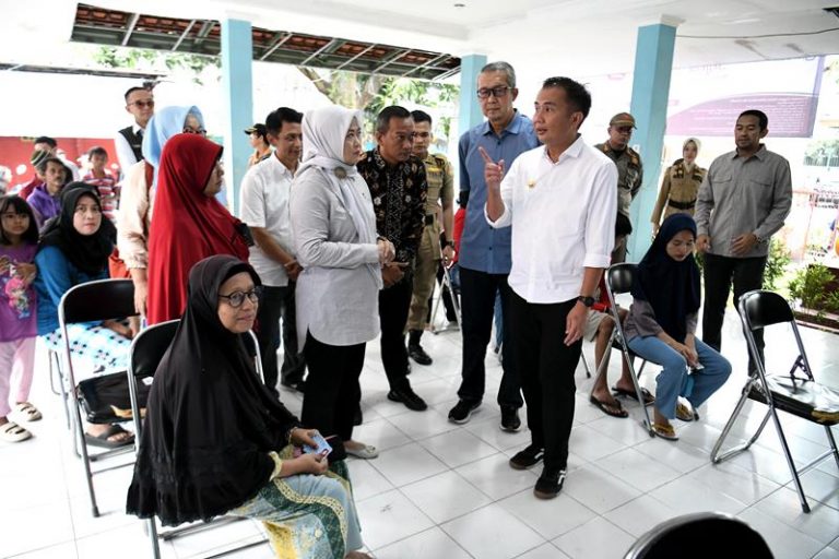 Pj Gubernur Bey Kirim Sapi Kurban Idul Adha 1445 H untuk Kawasan Wisata Lembang