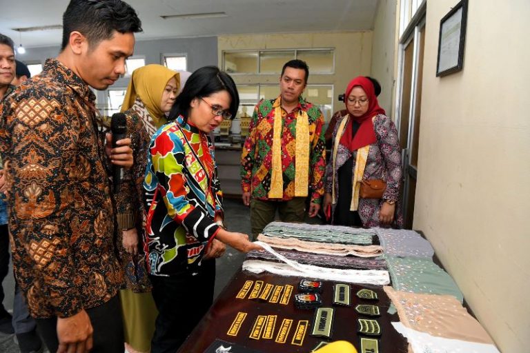 Peluncuran Layanan Batik Harus Menjadi Momentum Pelayanan Industri Kecil