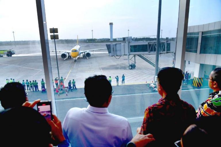 Sambut Kedatangan Perdana Maskapai Scoot Airlines di BIJB Kertajati, Bey Sebut akan Ada Setiap Hari