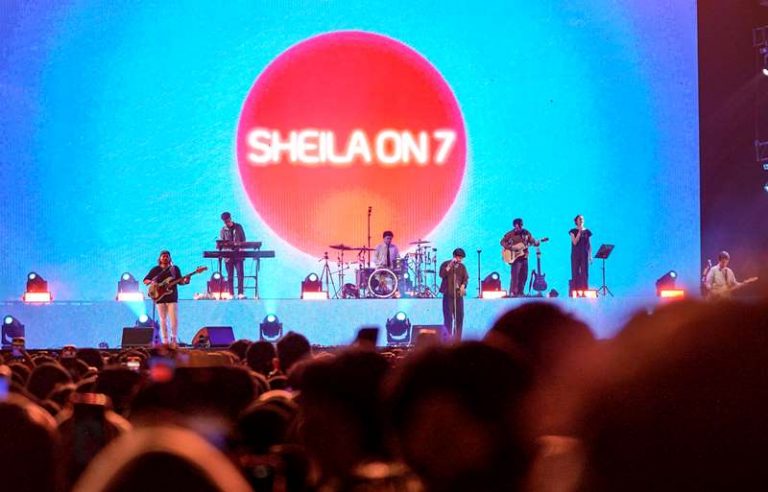 Penggemar Sheila On 7 Puas Saksikan Konser Musik Penutup, Bank bjb Permudah Beli Tiket