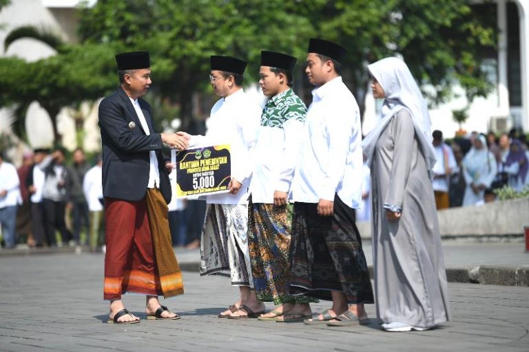 Pj Bey Sebut Hari Santri Nasional Menjadi Pilar Masa Depan Bangsa