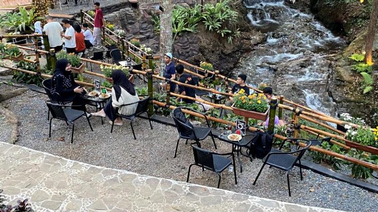 Taman Kadaka, Fasilitas Terbaru di Sari Ater Tawarkan Suasana Seperti Ini