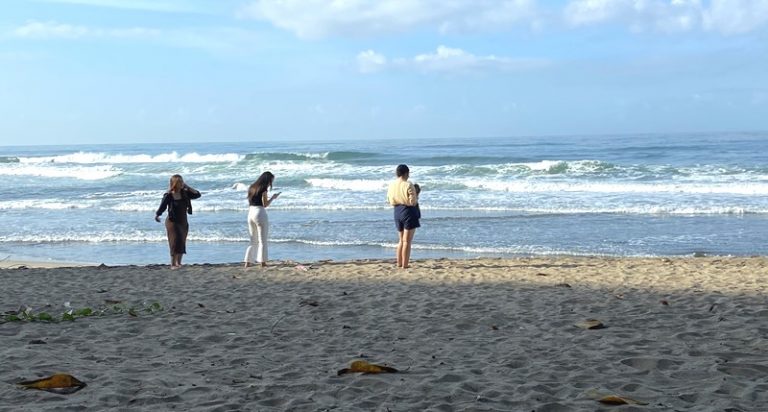 Pantai Karang Nini, Kini Makin Menarik dengan Hadirnya  “EcoCabins and CamperVan Park”