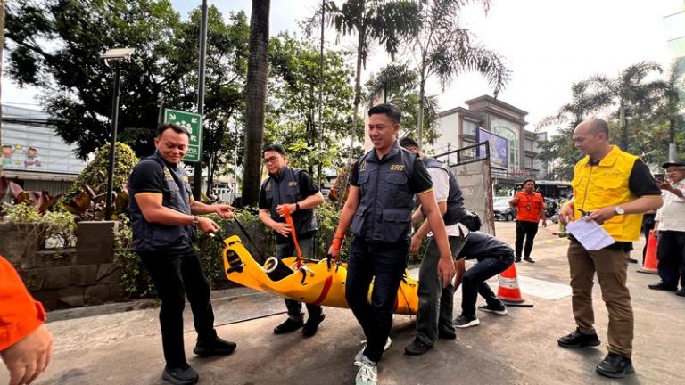 Karyawan éL Hotel Bandung Bekerjasama dengan BPBD Jabar Gelar Simulasi Bencana Gempa Bumi