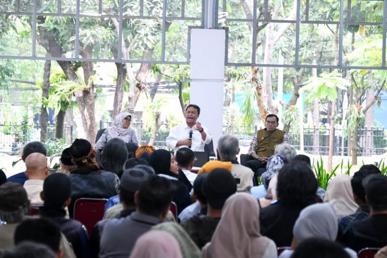 Pemda Jawa Barat Gandeng Aktivis Lingkungan Cari Solusi Sampah