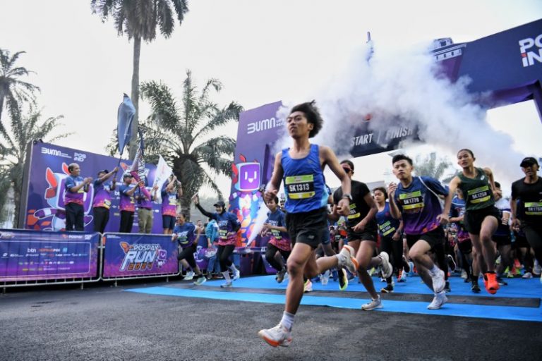 Sambut Popay Run 2024, Ribuan Pelari Tumpah Ruah di Depan Gedung Sate
