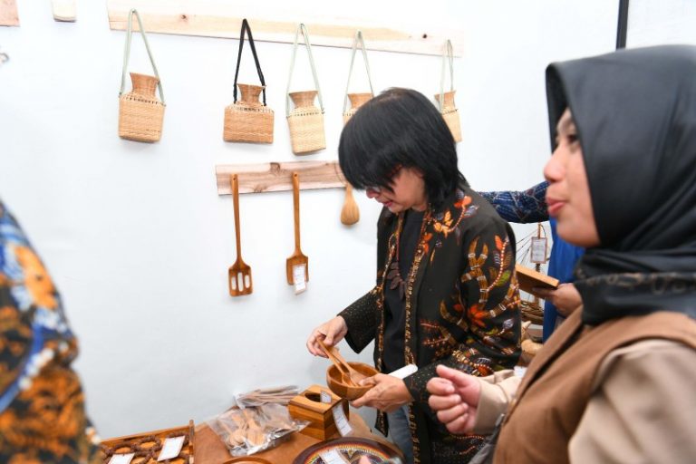 Pameran Produk Perkayuan di Sumedang, Dorong Kebangkitan Industri Kecil Menengah
