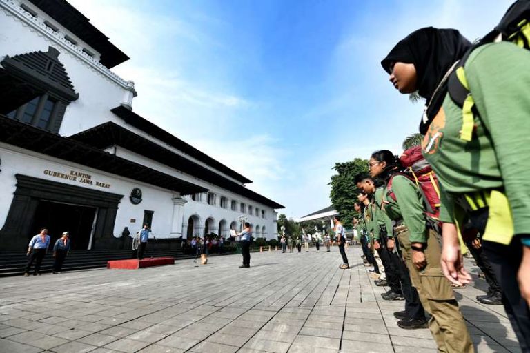 Pj Gubernur Bey Lepas Peserta Sekolah Gunung Hutan Wanadri 2024, Ini Pesan yang Dititipkan