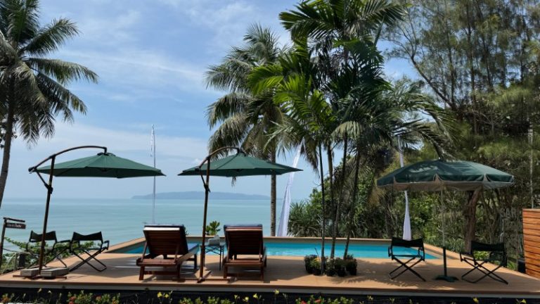 Staycation Seru di Sari Ater Beach Eco Cabin & CamperVan Park Karang Nini, Vibe Alamnya Keren