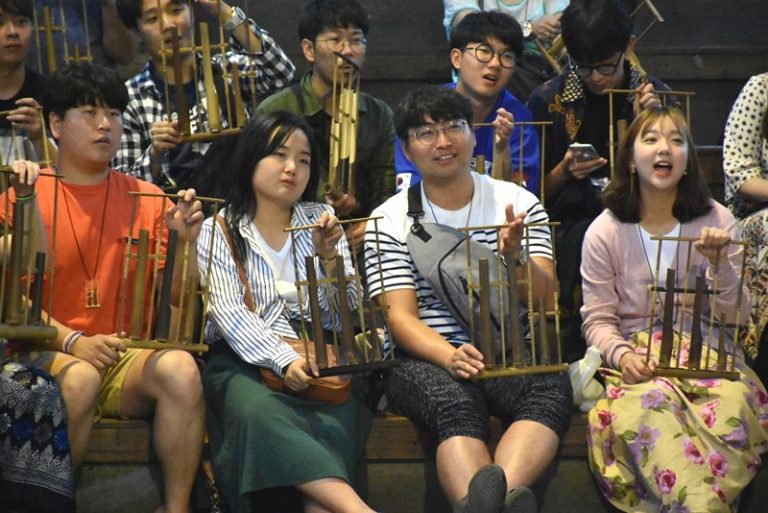 Saung Angklung Udjo Raih Special Accolade: Icon of Indonesian Ethnic Music dari Marketeers